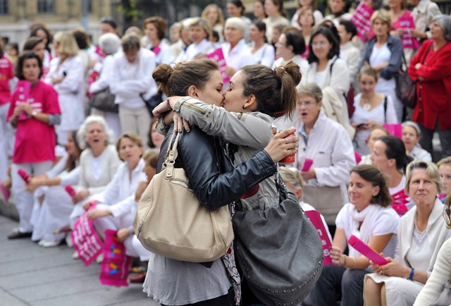 Baiser lesbien - Mariage pour tous