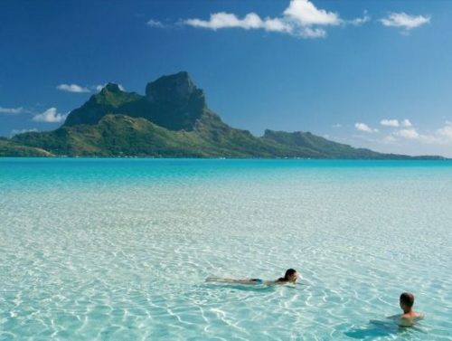 Baignade à Moorea, le paradis du Monoï